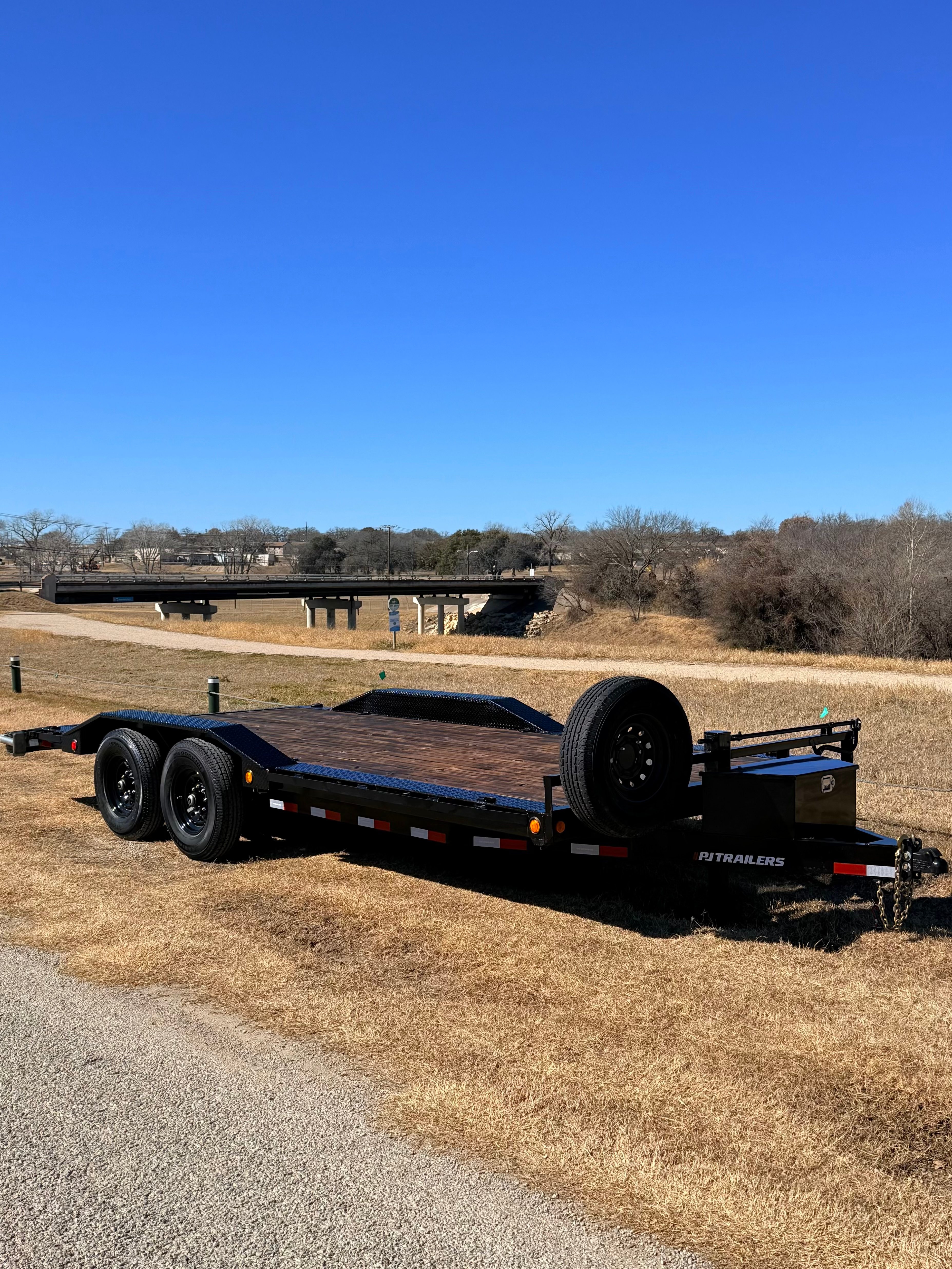 20ft equipment flatbed trailer side view with wooden deck - heavy equipment transport trailer Fort Worth Texas